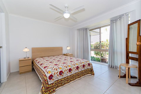 Lowset Home On The Canal - Dolphin Dr, Bongaree - Events Australia 9