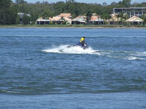 Lowset Home On The Canal - Dolphin Dr, Bongaree - Events Australia 14