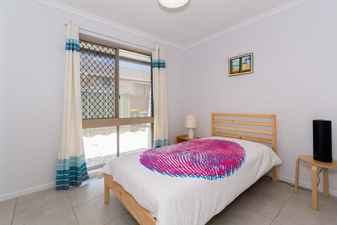 Lowset Home On The Canal - Dolphin Dr, Bongaree - Events Australia 17