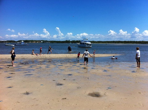 Lowset Home On The Canal - Dolphin Dr, Bongaree - Events Australia 15