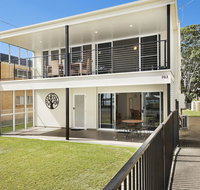 Waterfront Retreat with room for a boat - Welsby Pde Bongaree - Events Australia