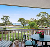 Huge top floor unit across the road....Waterfront - Events Australia