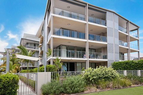 Spectacular Unit Overlooking Pumicestone Passage - Welsby Pde, Bongaree - Tourism Bookings 0