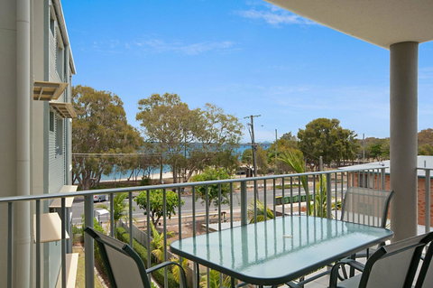 Spectacular Unit Overlooking Pumicestone Passage - Welsby Pde, Bongaree - Tourism Bookings 16