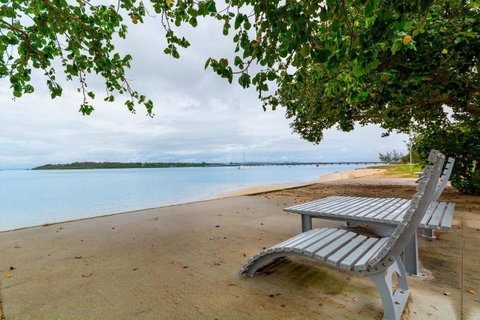 Spectacular Unit Overlooking Pumicestone Passage - Welsby Pde, Bongaree - Tourism Bookings 18