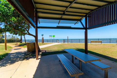 Spectacular Unit Overlooking Pumicestone Passage - Welsby Pde, Bongaree - Tourism Bookings 1