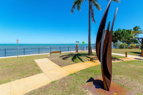 Spectacular Unit Overlooking Pumicestone Passage - Welsby Pde, Bongaree - Tourism Bookings 10