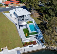 Stunning Canal Home Oh So Close To The Waterfront - Events Australia