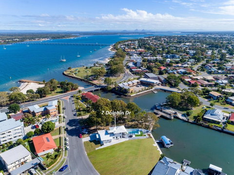 Stunning Canal Home Oh So Close To The Waterfront - Tourism Bookings 13