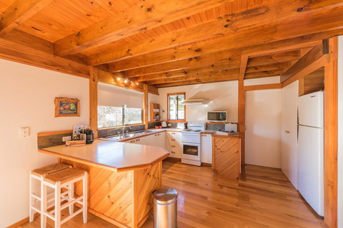 Parnella Adventure Bay, Bruny Island - Events Australia 4