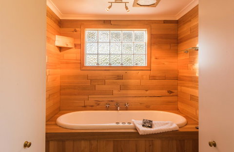 Parnella Adventure Bay, Bruny Island - Events Australia 13