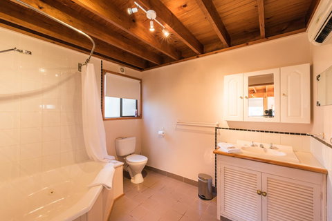 Parnella Adventure Bay, Bruny Island - Events Australia 9