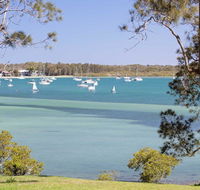 'Corlette Waterfront' 2/44 Danalene Parade - Waterfront Luxury WIFI Aircon Boat Parking - Events Australia