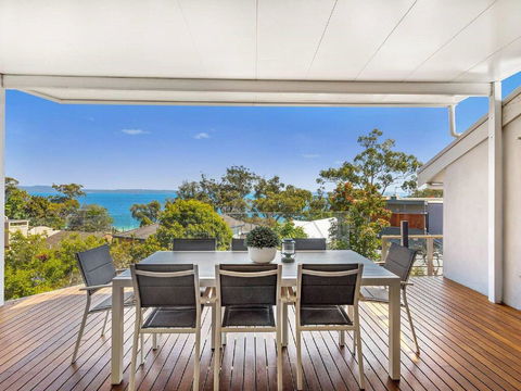 'Nunkeri', 5 Kerrie Close - Stunning House With Fabulous Views, Linen, WIFI & Air Conditioning - Tourism Bookings 0