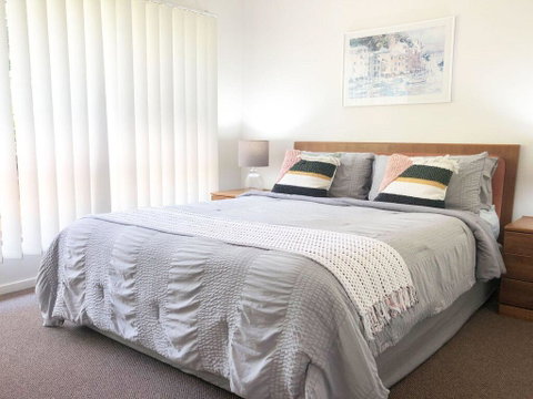 'Sandy Palms' 28 Moorooba Cr - Beautiful Home With Wifi, Air-con And Boat Parking - Tourism Bookings 1