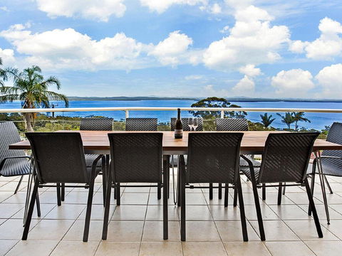 'The Bay', 25 Wallawa Rd - Huge Home With Aircon, Spectacular Views & Chromecast - Tourism Bookings 3