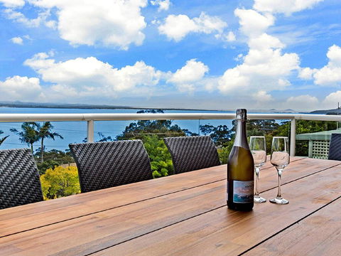 'The Bay', 25 Wallawa Rd - Huge Home With Aircon, Spectacular Views & Chromecast - Tourism Bookings 1