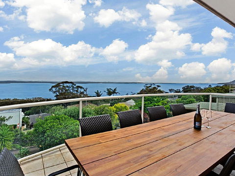 'The Bay', 25 Wallawa Rd - Huge Home With Aircon, Spectacular Views & Chromecast - Tourism Bookings 0