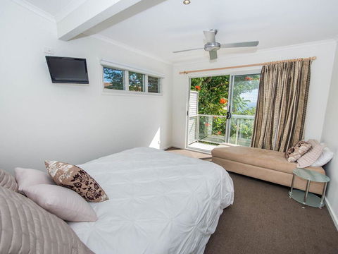 1 'Florida', 5 Lillian Street - 2 Min Walk To Beach, Shops & Restaurants - Events Australia 3