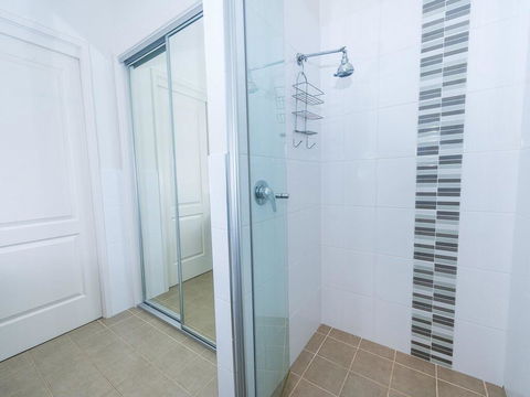 1 'Florida', 5 Lillian Street - 2 Min Walk To Beach, Shops & Restaurants - Events Australia 2