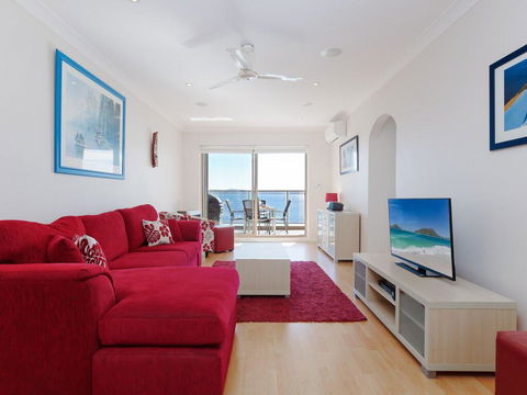 1 'Kiah', 53 Victoria Parade - Stunning Views, Wifi, Aircon, Just Across The Road To The Water - Events Australia 1
