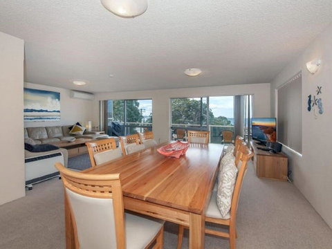 1 'Laman Lodge', 15 Laman Street - Stunning Air Conditioned Unit With Water Views And WIFI - Tourism Bookings 3