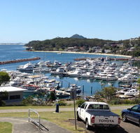 1 'Laman Lodge' 15 Laman Street - stunning air conditioned unit with water views and WIFI - Events Australia