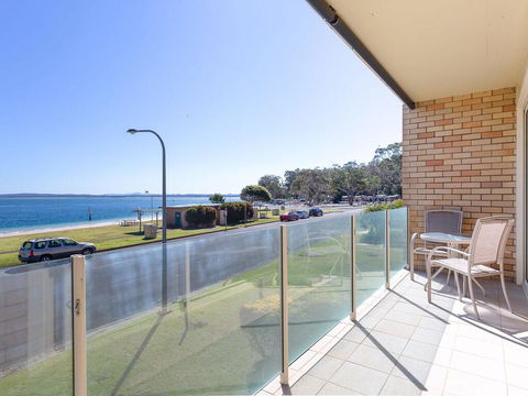 1 'Little Hut', 20 Kurrawa Close - Spectacular Water Views, NBN & Air Conditioned - Tourism Bookings 0