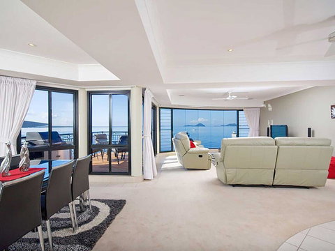 1 'Seaside Splendour' 137 Soldiers Point Road - Beautiful Unit On The Waterfront - Accommodation Europe 1