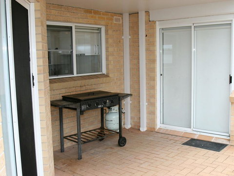 1 'The Clippers' 131 Soldiers Point Road - Fabulous Waterfront Unit - Accommodation Europe 2