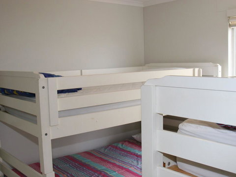 1 'The Clippers' 131 Soldiers Point Road - Fabulous Waterfront Unit - Accommodation Europe 1