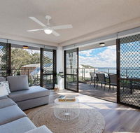 1 'The Poplars' 34 Magnus St - panoramic water views pool aircon  WIFI - Events Australia
