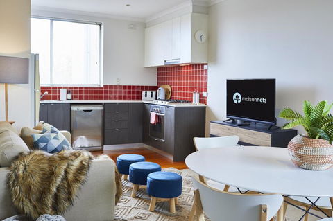 1 Bdrm Top Floor Apt With Sunroom - Events Australia 1