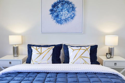 1 Bdrm Top Floor Apt With Sunroom - Events Australia 2