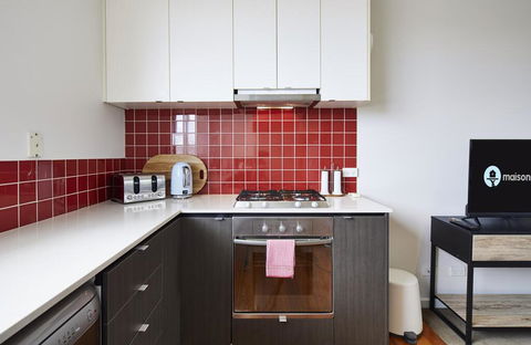 1 Bdrm Top Floor Apt With Sunroom - Events Australia 3