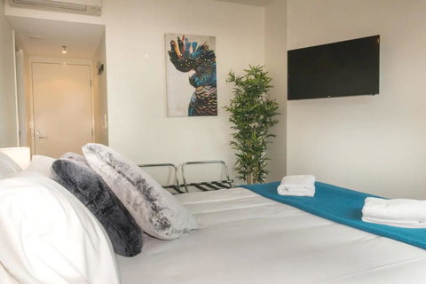 1 Bedroom Studio Apartment Near Eagle Street - Events Australia 0