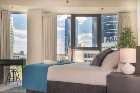 1 Bedroom Studio Apartment Near Eagle Street - Events Australia 3