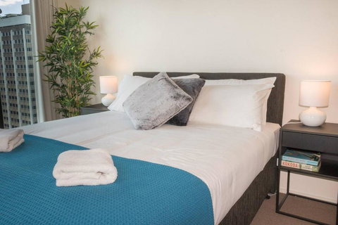 1 Bedroom Studio Apartment Near Eagle Street - Events Australia 1