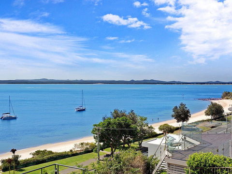 10 'Kiah' 53 Victoria Parade - Waterfront Views, AIRCON And Close To The Marina. - Tourism Bookings 1