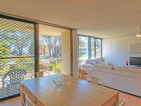 10 'Magnus Gardens' 7 Magnus Street - Air Conditioned & Walk To Town Centre - Tourism Bookings 3