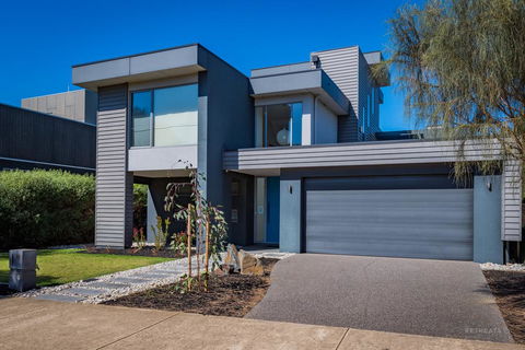 10 Sands Bvd - Tourism Bookings 1