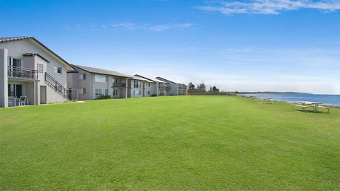 10T Beachfront Apartments - Tourism Bookings 1