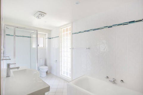 11 Riley St - Stylishly Modern - Events Australia 1