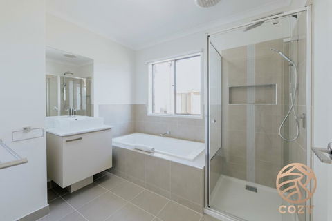 118 Refreshing 3BR Werribee Family House - Events Australia 1