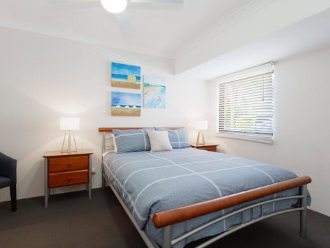 13 'Carindale', 19 Dowling Street - Large Ground Floor Unit With Pool & Tennis Court - Tourism Bookings 3