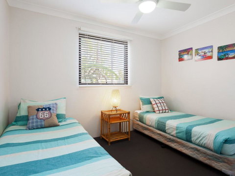 13 'Carindale', 19 Dowling Street - Large Ground Floor Unit With Pool & Tennis Court - Tourism Bookings 2
