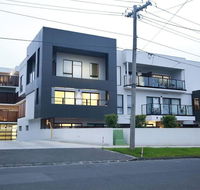 136 Light-filled Homely Box Hill Apt 2Bed2BathFreeParking - Events Australia