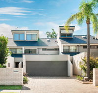 15 'The Moorings' 4 Cromarty Road - stunning with water views  pool - Accommodation Europe