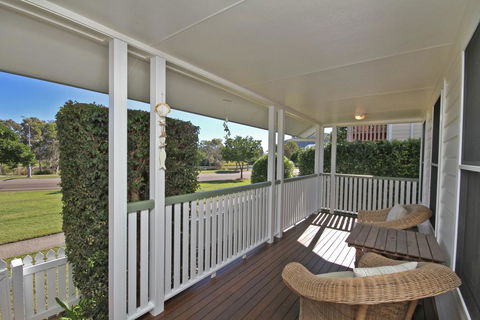 16 Beachway Pde, Marcoola: Linen Incl, WiFi, Pet Friendly, A/Cond. 500 BOND - Tourism Bookings 0