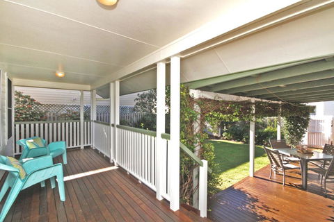16 Beachway Pde, Marcoola: Linen Incl, WiFi, Pet Friendly, A/Cond. 500 BOND - Tourism Bookings 2